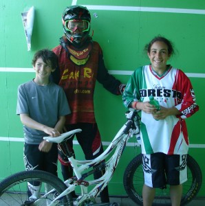 Trio of kids - end of day happy and tired - DSC00268