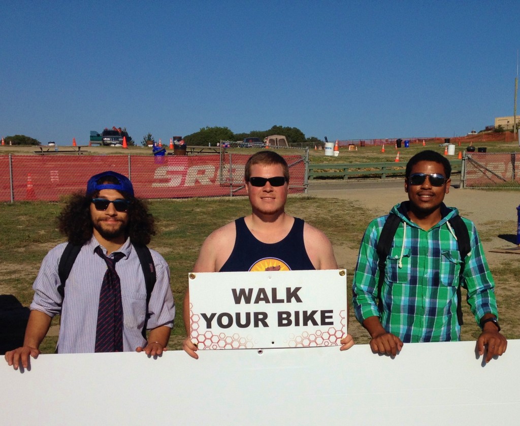 3 Seaside teens - walk your bike (2)