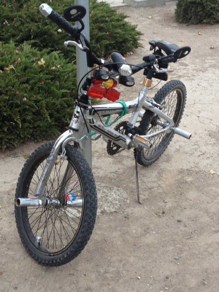 BMX with brakes and plenty of lights